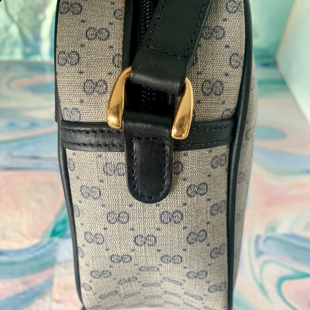 NO LOW BALLERS*Vintage Gucci Beige Monogram Crossbody Bag with Black/ Blue Trim - Picture 3 of 16